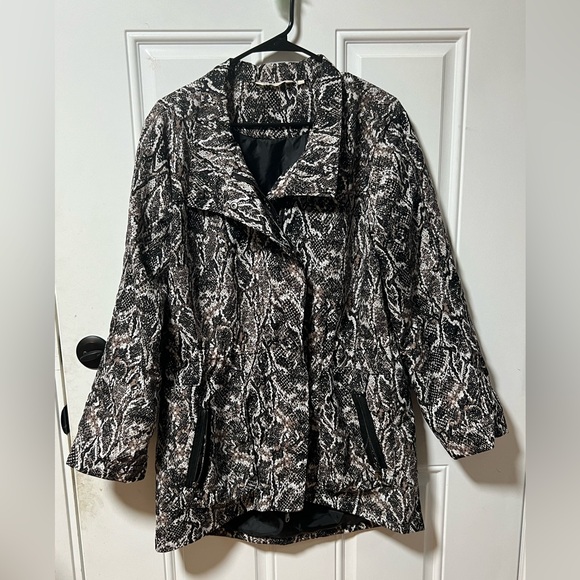 Soft Surroundings Snake Print Zip Front Women’s Jacket - Picture 3 of 5